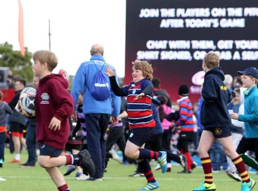 run-on-the-pitch run-on-the-pitch